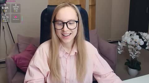 Snapshot of nicolavanderbie chatting on November 30, 7:18 pm Nicoletta online show from November 30, 7:18 pm