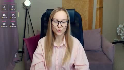 Snapshot of nicolavanderbie chatting on December 13, 7:53 pm Nicoletta online show from December 13, 7:53 pm