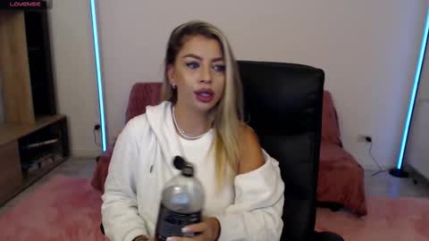 Nico online show from October 4, 5:55 pm