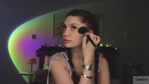 Nicole online show from December 19, 9:00 pm