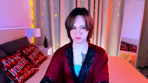 Nicole online show from December 17, 9:05 pm