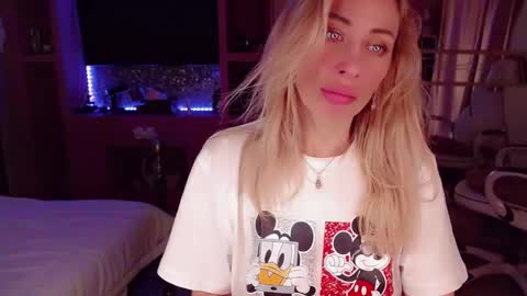 Nicole online show from October 26, 11:31 pm