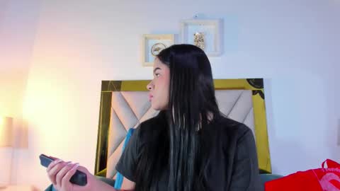 nicole_grace0 online show from October 2, 12:01 pm