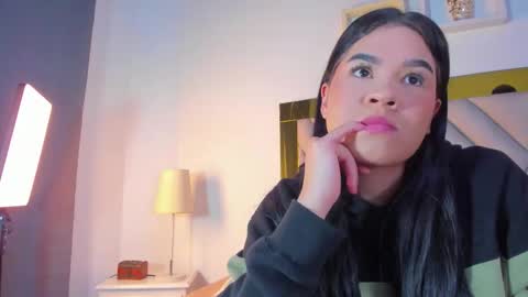 nicole_grace0 online show from October 10, 12:04 pm