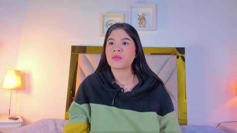 nicole_grace0 online show from October 25, 12:02 pm