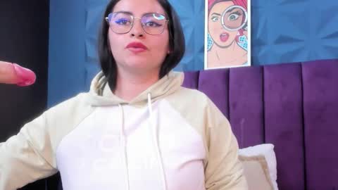 Snapshot of nicole_jonss chatting on May 16, 12:29 am Nicole online show from May 16, 12:29 am