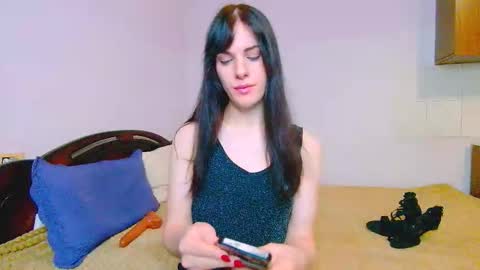 Snapshot of nicole_redfield chatting on September 23, 5:21 am Nicole online show from September 23, 5:21 am