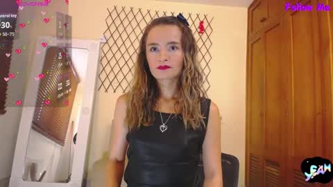 Nicole Santana online show from November 11, 9:26 pm