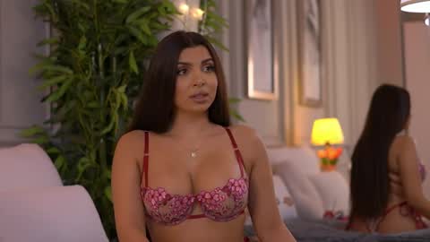 Snapshot of nicolecellini_ chatting on March 23, 7:51 pm Nicole online show from March 23, 7:51 pm