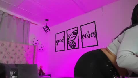 nicolee millerr online show from July 31, 12:59 pm