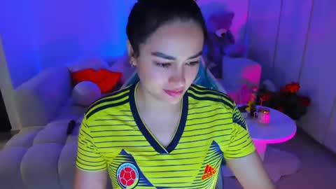 Nicolle online show from July 3, 11:55 pm