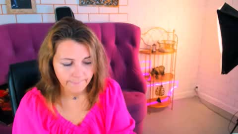 nicolehits online show from October 6, 9:29 am