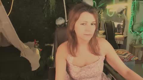 nicolehits online show from December 4, 1:20 pm