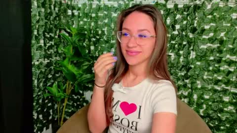 Snapshot of nicoleirisxxx chatting on May 1, 5:34 am nicoleirisxxx online show from May 1, 5:34 am