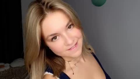 Nicole online show from December 3, 5:55 pm