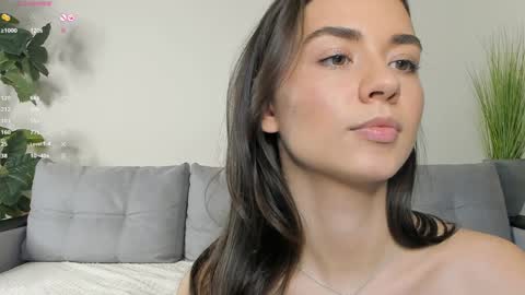 Dua Lipa online show from December 19, 7:18 pm