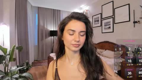 Snapshot of nicoleluuv chatting on March 5, 3:19 pm Dua Lipa online show from March 5, 3:19 pm