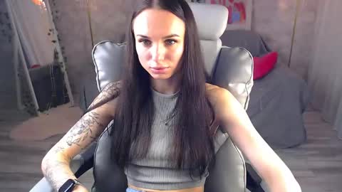 Snapshot of nicolemerz chatting on June 3, 2:33 pm Nicole online show from June 3, 2:33 pm