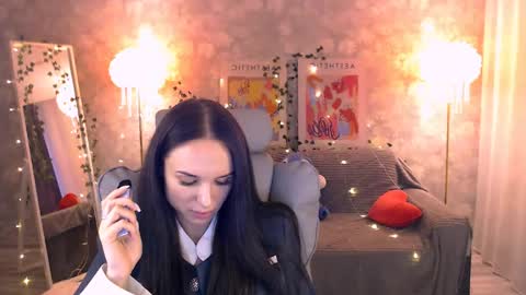 Snapshot of nicolemerz chatting on June 5, 4:02 pm Nicole online show from June 5, 4:02 pm