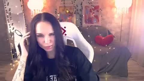 Snapshot of nicolemerz chatting on June 10, 3:55 pm Nicole online show from June 10, 3:55 pm