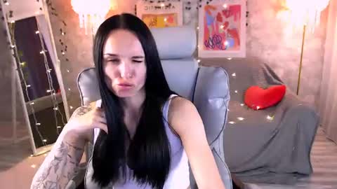 Nicole online show from June 18, 3:38 pm
