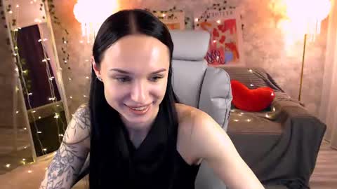 Nicole online show from June 19, 4:11 pm