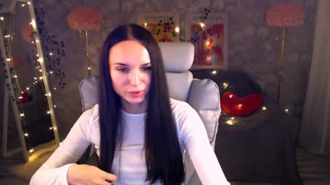 Nicole online show from June 30, 5:25 pm