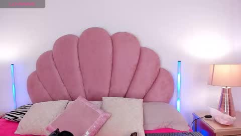 NICOLE online show from February 11, 1:05 pm