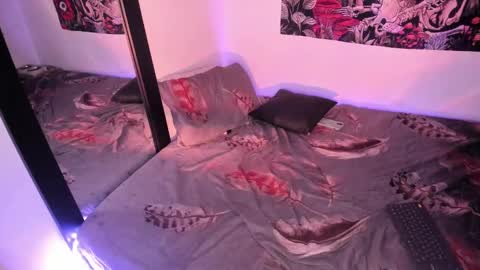 Nicol independent model online show from January 15, 1:34 am