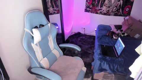 Nicol independent model online show from January 27, 12:43 am