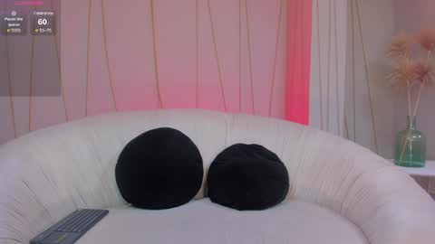 Nicole Sanz online show from December 18, 3:55 pm