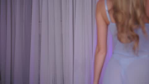 Snapshot of nicolesarahx chatting on February 2, 7:57 pm Sarah online show from February 2, 7:57 pm