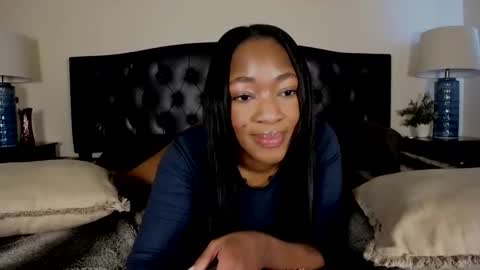 Snapshot of nicolesolace chatting on February 28, 10:11 pm Nicole online show from February 28, 10:11 pm