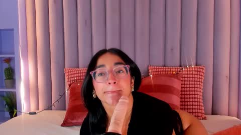 N I C O L E T  online show from December 15, 8:24 pm