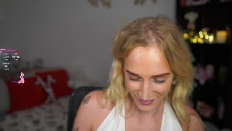 nicolette__shea_ online show from December 19, 5:18 pm