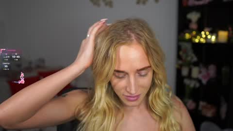 nicolette__shea_ online show from December 20, 1:11 pm