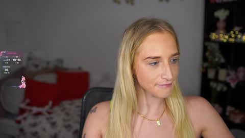 nicolette__shea_ online show from January 5, 4:59 pm