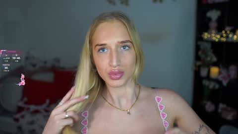 nicolette__shea_ online show from January 6, 2:03 pm