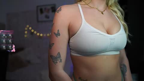 nicolette__shea_ online show from February 18, 5:21 pm