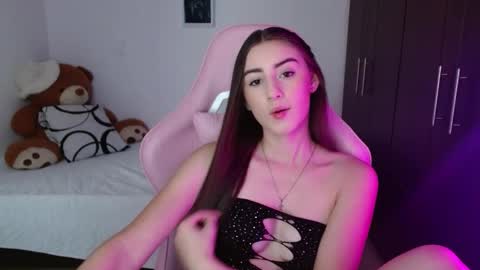 Snapshot of nicoll_28 chatting on October 26, 8:26 pm nicoll_28 online show from October 26, 8:26 pm