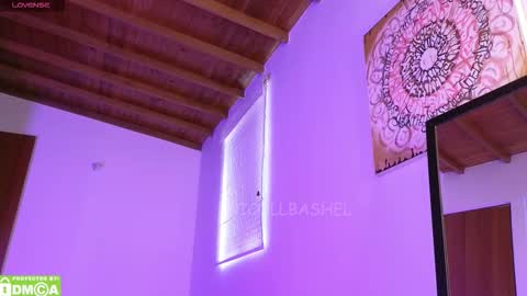 Nicoll  Independent model online show from September 26, 4:00 pm