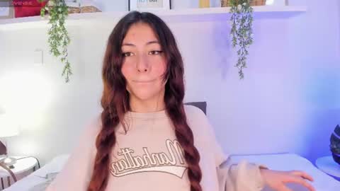 nicolle_evanss_ online show from June 13, 3:26 am