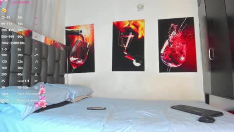 nicolle_hanks1 online show from February 10, 3:10 am