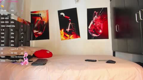 nicolle_hanks1 online show from February 26, 2:10 am