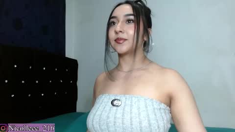 Snapshot of nicolle_sabinas chatting on October 3, 5:32 pm Nicolle online show from October 3, 5:32 pm