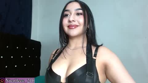 Snapshot of nicolle_sabinas chatting on October 14, 5:58 pm Nicolle online show from October 14, 5:58 pm