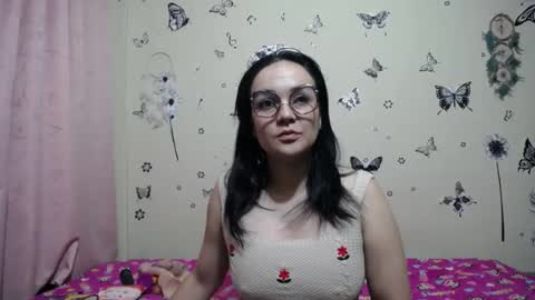 nicolle_sky online show from July 24, 8:34 am