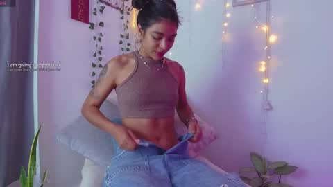 Snapshot of nicolle_swt chatting on May 15, 12:12 pm Nicolle online show from May 15, 12:12 pm