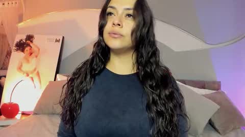 Snapshot of nicolle_w1 chatting on March 27, 11:43 am Nicolle online show from March 27, 11:43 am