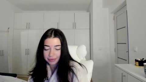 Nicolle online show from October 13, 4:56 am